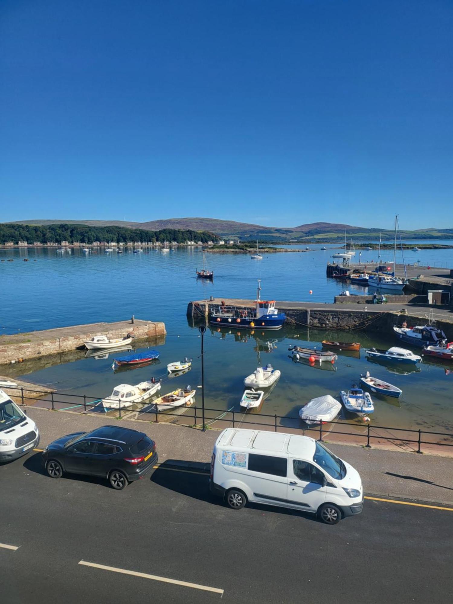 Wee Harbour View Apartment Millport Exterior photo